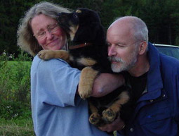 Bindung stärken zum Hund artgerechte Hundehaltung Zusammenleben Bindung zwischen Mensch und Hund festigen Hovawart Beziehung des Hundes zum Menschen Partnerersatz Zuneigung Vertrauen Mensch Hund Verständnis Bindung des Hundes zum Menschen aufbauen 